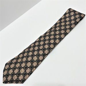 Claiborne beautiful box-and-wheel design men’s tie.